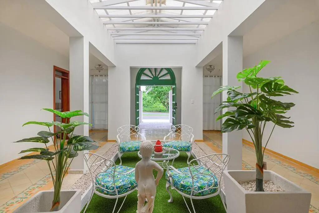 Villa Rosa: Modern Colonial Home With Pool フアン・ドリオ 0*,  ドミニカ共和国